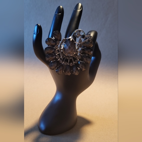 3 Women's Rings - Picture 2 of 5